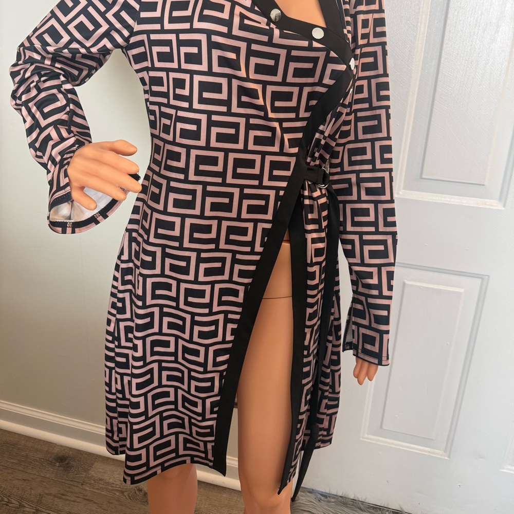 Long Sleeve Geometric Pink & Black Midi Dress